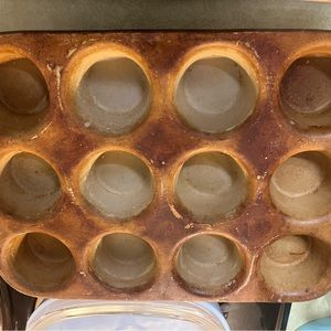 Pampered Chef stoneware muffin/muffin pan